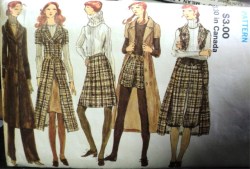 8112 MS VOGUE 70 KNICKERS,SHORTS,LS COAT,PANTS,SKIRT PATTERN 10